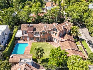 CASA EN VENTA en LAS LOMAS DE SAN ISIDRO con AMPLIOS ESPACIOS, GRAN JARDIN, QUINCHO,