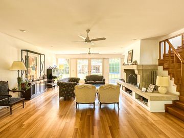 CASA EN VENTA en LAS LOMAS DE SAN ISIDRO con AMPLIOS ESPACIOS, GRAN JARDIN, QUINCHO,