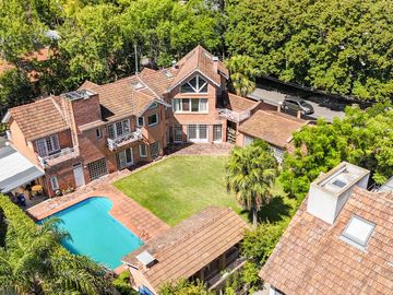 CASA EN VENTA en LAS LOMAS DE SAN ISIDRO con AMPLIOS ESPACIOS, GRAN JARDIN, QUINCHO,
