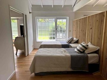 CASA EN VENTA en LAS LOMAS DE SAN ISIDRO con AMPLIOS ESPACIOS, GRAN JARDIN, QUINCHO,
