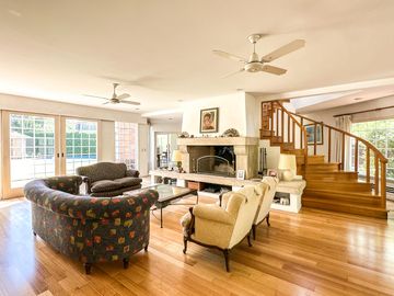 CASA EN VENTA en LAS LOMAS DE SAN ISIDRO con AMPLIOS ESPACIOS, GRAN JARDIN, QUINCHO,