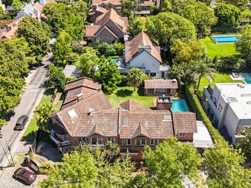CASA EN VENTA en LAS LOMAS DE SAN ISIDRO con AMPLIOS ESPACIOS, GRAN JARDIN, QUINCHO,