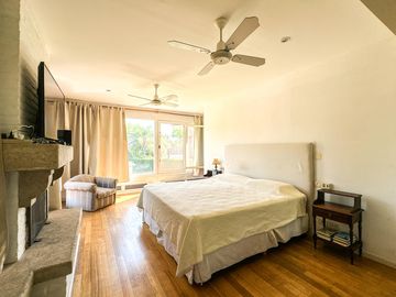 CASA EN VENTA en LAS LOMAS DE SAN ISIDRO con AMPLIOS ESPACIOS, GRAN JARDIN, QUINCHO,