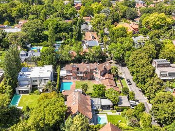 CASA EN VENTA en LAS LOMAS DE SAN ISIDRO con AMPLIOS ESPACIOS, GRAN JARDIN, QUINCHO,