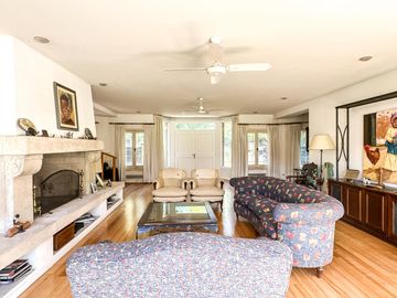 CASA EN VENTA en LAS LOMAS DE SAN ISIDRO con AMPLIOS ESPACIOS, GRAN JARDIN, QUINCHO,