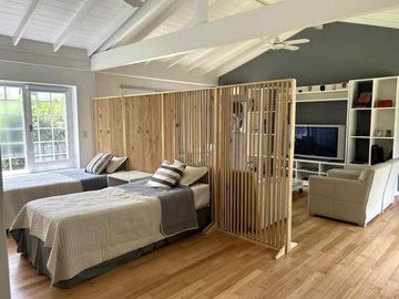 CASA EN VENTA en LAS LOMAS DE SAN ISIDRO con AMPLIOS ESPACIOS, GRAN JARDIN, QUINCHO,