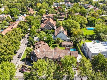 CASA EN VENTA en LAS LOMAS DE SAN ISIDRO con AMPLIOS ESPACIOS, GRAN JARDIN, QUINCHO,