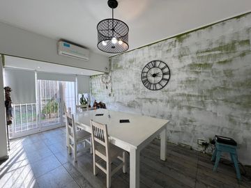 Casa con cochera y patio con piscina a la Venta en Bernal