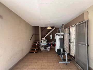 Casa con cochera y patio con piscina a la Venta en Bernal