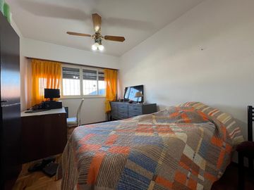Casa con cochera y patio con piscina a la Venta en Bernal