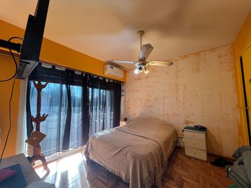 Casa con cochera y patio con piscina a la Venta en Bernal