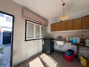 Casa con cochera y patio con piscina a la Venta en Bernal
