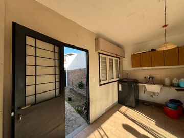 Casa con cochera y patio con piscina a la Venta en Bernal