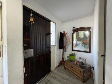 Casa con cochera y patio con piscina a la Venta en Bernal