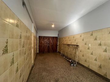 Casa con cochera y patio con piscina a la Venta en Bernal
