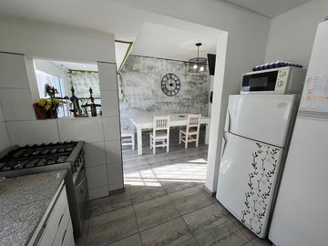 Casa con cochera y patio con piscina a la Venta en Bernal