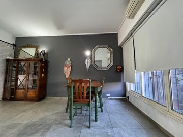 Casa con cochera y patio con piscina a la Venta en Bernal
