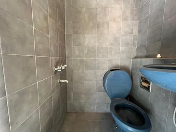 Casa con cochera y patio con piscina a la Venta en Bernal