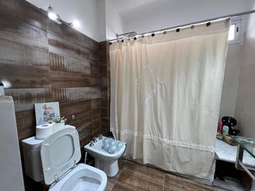Casa con cochera y patio con piscina a la Venta en Bernal