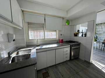 Casa con cochera y patio con piscina a la Venta en Bernal