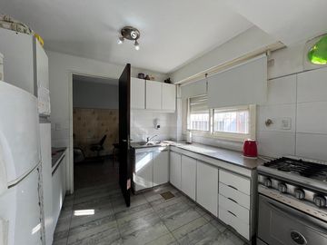 Casa con cochera y patio con piscina a la Venta en Bernal