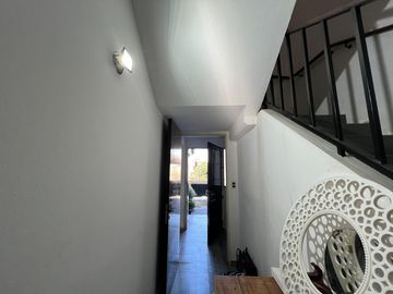 Casa con cochera y patio con piscina a la Venta en Bernal