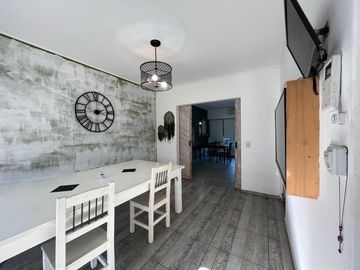 Casa con cochera y patio con piscina a la Venta en Bernal