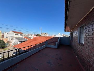 Casa con cochera y patio con piscina a la Venta en Bernal
