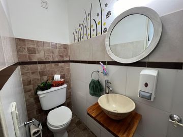 Casa con cochera y patio con piscina a la Venta en Bernal