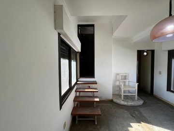 Casa con cochera y patio con piscina a la Venta en Bernal