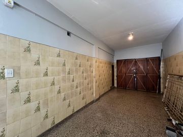 Casa con cochera y patio con piscina a la Venta en Bernal