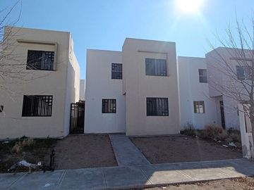 Casa en Venta en Los Héroes México, Ciénega de Flores | 2 Recámaras, Patio y Coc