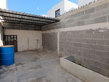 Casa en Venta en Los Héroes México, Ciénega de Flores | 2 Recámaras, Patio y Coc