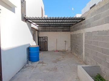 Casa en Venta en Los Héroes México, Ciénega de Flores | 2 Recámaras, Patio y Coc