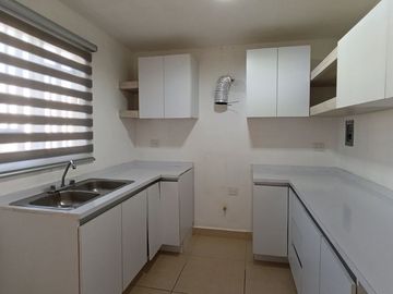Casa en Venta en Los Héroes México, Ciénega de Flores | 2 Recámaras, Patio y Coc
