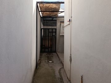 Casa en Venta en Los Héroes México, Ciénega de Flores | 2 Recámaras, Patio y Coc