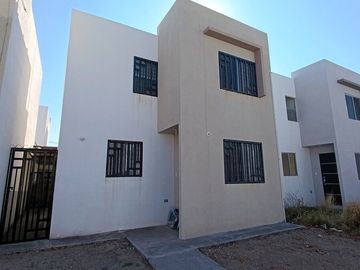 Casa en Venta en Los Héroes México, Ciénega de Flores | 2 Recámaras, Patio y Coc