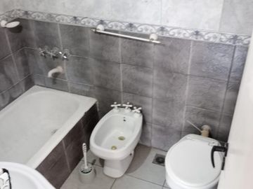 Alquiler Departamento 2 ambientes zona centro.