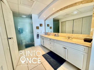 Departamento de lujo en venta en playa royale nuevo Vallarta