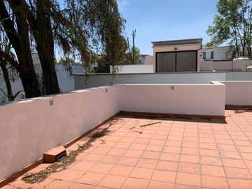 CASA NUEVA EN CONDOMINIO EN COYOACAN CON JARDIN Y ROOF GARDEN