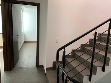 CASA NUEVA EN CONDOMINIO EN COYOACAN CON JARDIN Y ROOF GARDEN