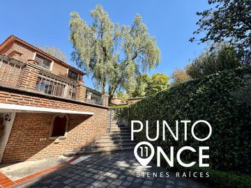 Espectacular Casa Estilo Campestre en Jardines del Pedregal: Espacio, Elegancia