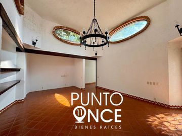 Espectacular Casa Estilo Campestre en Jardines del Pedregal: Espacio, Elegancia