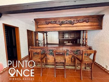 Espectacular Casa Estilo Campestre en Jardines del Pedregal: Espacio, Elegancia