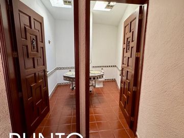 Espectacular Casa Estilo Campestre en Jardines del Pedregal: Espacio, Elegancia