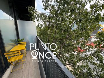 Loft con balcón en venta en Av. Revolución.