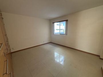 Venta de Amplio Departamento en parte baja de Calzada de las Águilas