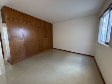 Venta de Amplio Departamento en parte baja de Calzada de las Águilas
