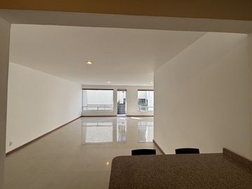 Venta de Amplio Departamento en parte baja de Calzada de las Águilas