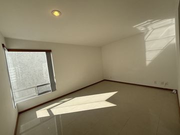 Venta de Amplio Departamento en parte baja de Calzada de las Águilas
